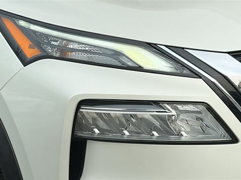 Used 2021 Nissan Rogue SV w/ Premium Package AWD/4WD image 4