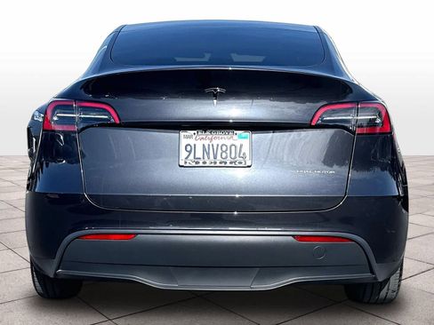 Used 2024 Tesla Model Y Long Range AWD/4WD image 8
