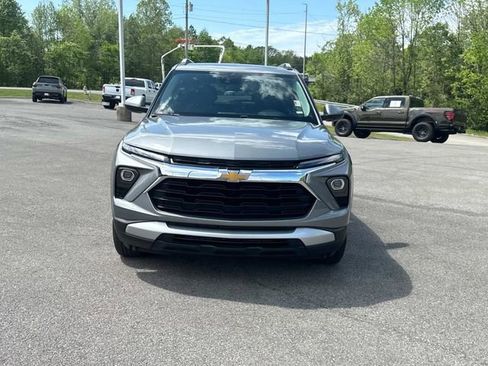 Used 2025 Chevrolet TrailBlazer LT AWD/4WD image 9