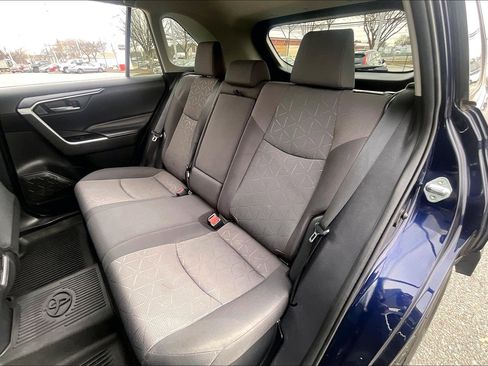 Used 2020 Toyota RAV4 XLE image 31