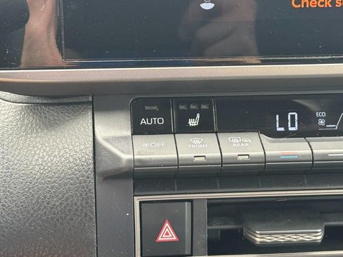 Used 2026 Toyota Camry XLE FWD image 31