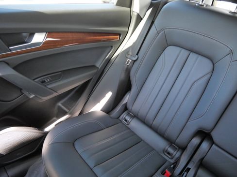 Used 2023 Audi Q5 2.0T Premium w/ Convenience Package image 12