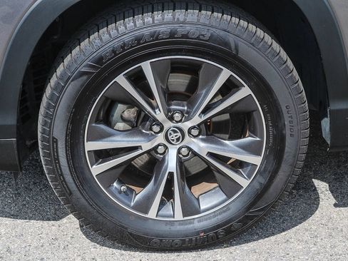 Used 2018 Toyota Highlander Plus FWD image 9