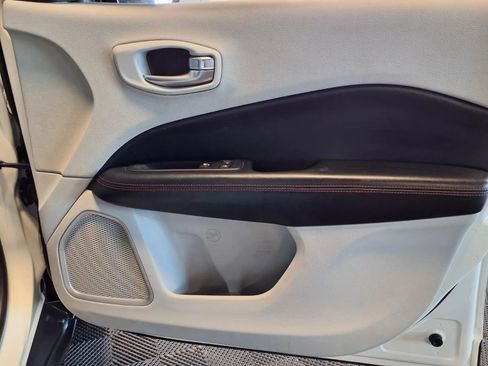 Used 2020 Jeep Compass Limited FWD image 12