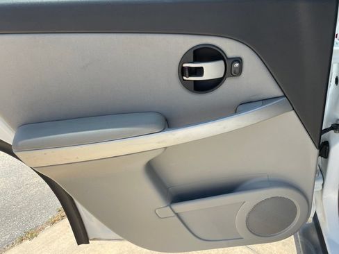 Used 2005 Chevrolet Equinox LS w/ Preferred Equipment Group FWD image 18