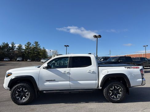 Used 2022 Toyota Tacoma TRD Off-Road image 8