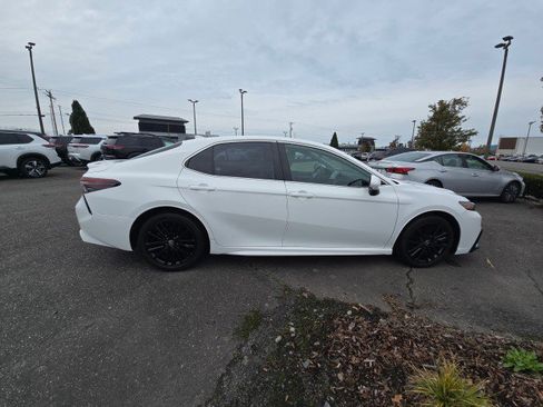 Used 2023 Toyota Camry SE image 3