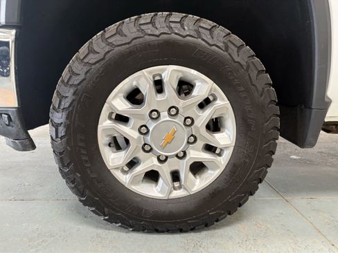 Used 2024 Chevrolet Silverado 3500 LT AWD/4WD image 11