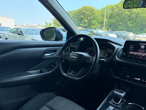 Used 2025 Nissan Rogue SV FWD image 31