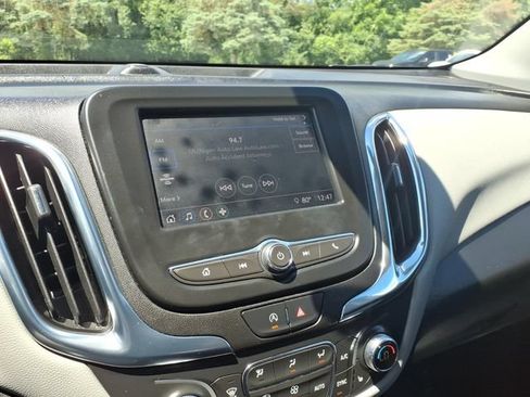 Used 2022 Chevrolet Equinox LT FWD image 17
