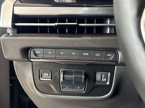 Used 2025 Cadillac Escalade ESV Sport w/ Touring Package AWD/4WD image 18