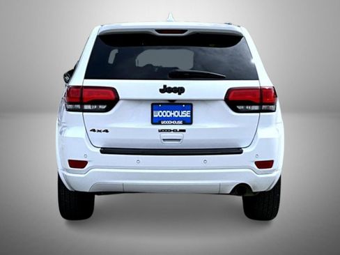 Used 2018 Jeep Grand Cherokee Altitude AWD/4WD image 6