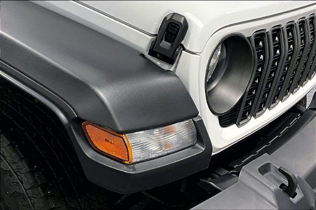 Used 2025 Jeep Gladiator Sport AWD/4WD image 27