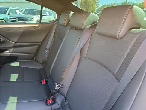 Used 2022 Lexus ES 350 F Sport image 8