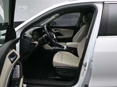 Certified 2025 Audi Q5 Premium Plus w/ Premium Plus image 9