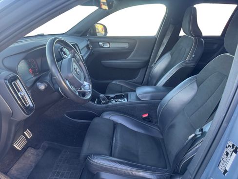 Used 2020 Volvo XC40 T4 R-Design w/ Protection Package Premier image 10