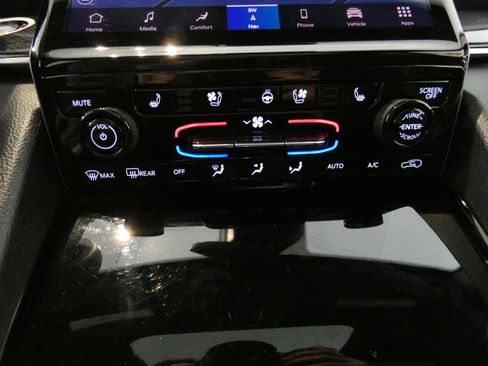 Used 2022 Jeep Grand Cherokee Trailhawk w/ Advanced Protech Group II AWD/4WD image 19