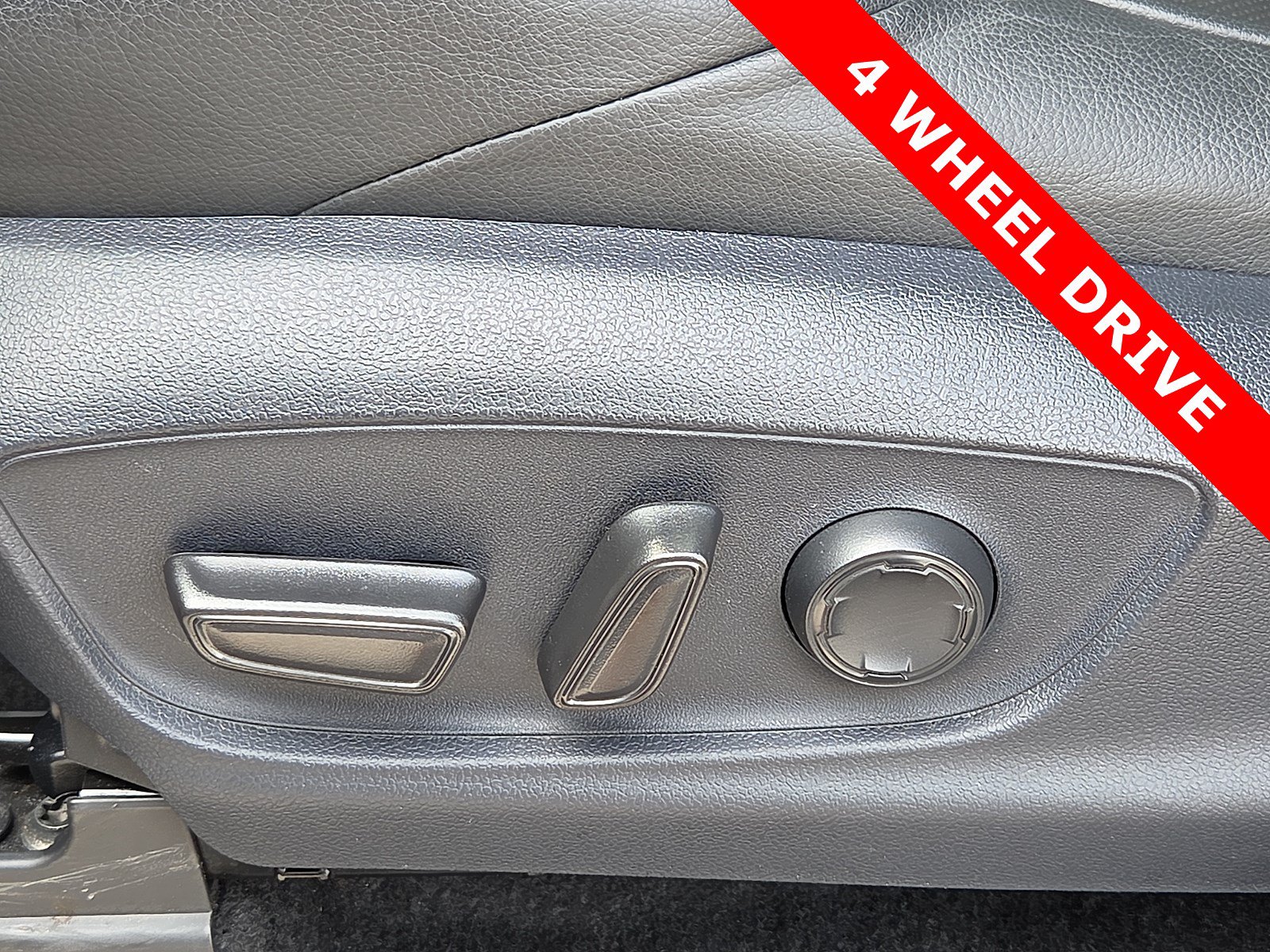 Used 2025 Toyota Tacoma Limited AWD/4WD image 14