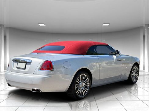 Used 2016 Rolls-Royce Dawn image 32