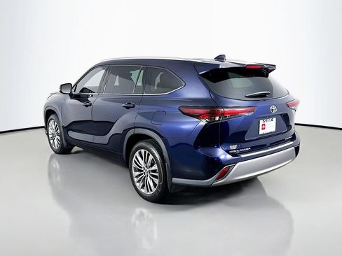 Certified 2024 Toyota Highlander Platinum FWD image 7