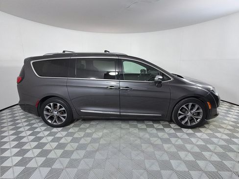 Used 2020 Chrysler Pacifica Limited FWD image 4