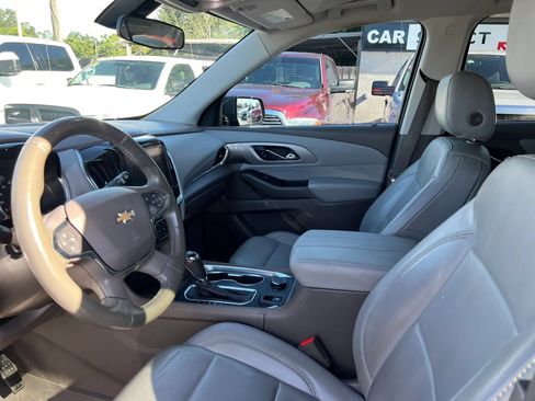 Used 2019 Chevrolet Traverse LT FWD image 9