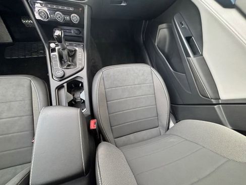 Used 2024 Volkswagen Taos SE AWD/4WD image 18
