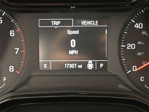 Used 2025 Chevrolet Trax LS image 27