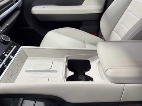Used 2024 Hyundai Santa Fe Calligraphy FWD image 27