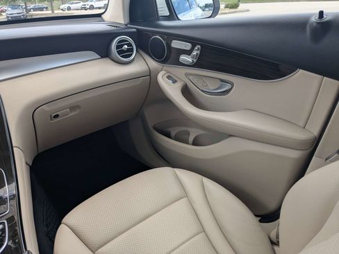 Used 2019 Mercedes-Benz GLC 300 w/ Multimedia Package image 20