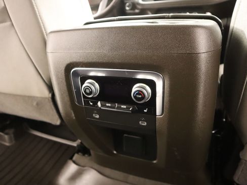 Used 2023 GMC Yukon SLT w/ SLT Premium Package image 17