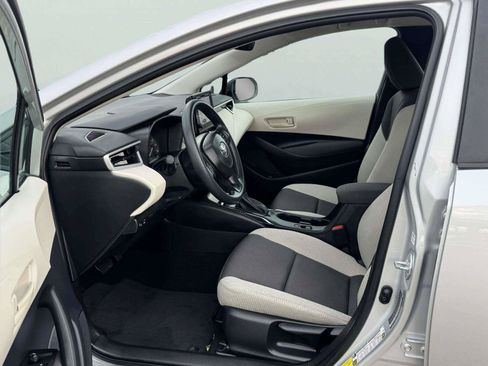 Used 2025 Toyota Corolla LE FWD image 16