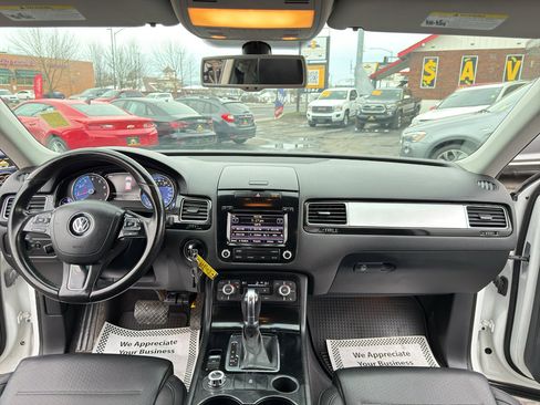 Used 2013 Volkswagen Touareg VR6 image 18