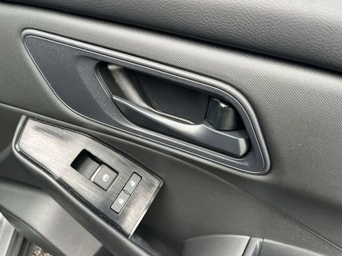 Used 2024 Nissan Rogue S image 42