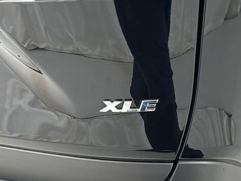 Used 2019 Toyota RAV4 XLE Premium image 38