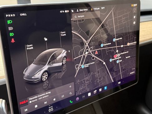 Used 2023 Tesla Model Y Long Range image 28