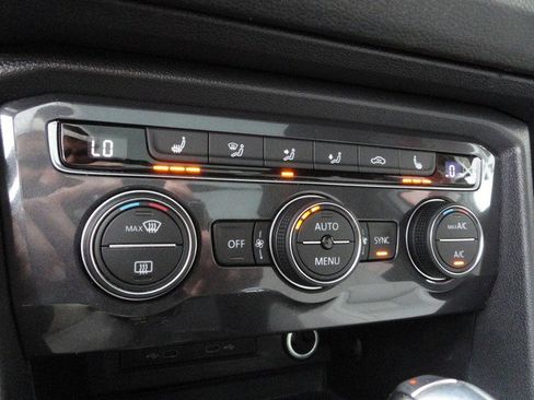 Used 2021 Volkswagen Tiguan SE R-Line image 22