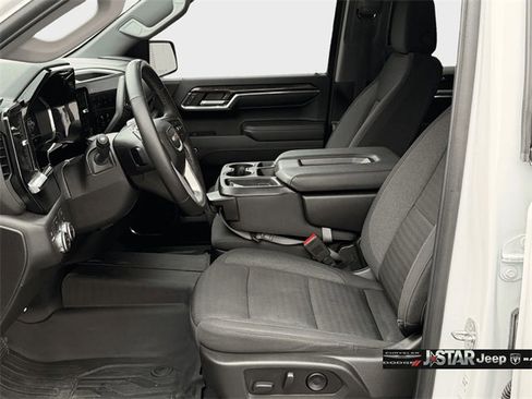 Used 2024 GMC Sierra 1500 Elevation w/ LPO, Elevation Black Package image 9