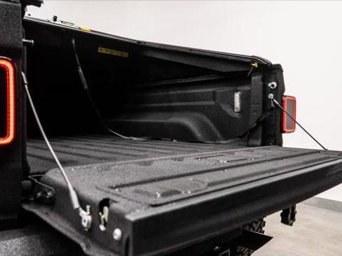 Used 2026 Jeep Gladiator Sport image 11