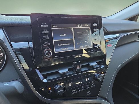 Used 2024 Toyota Camry SE image 16