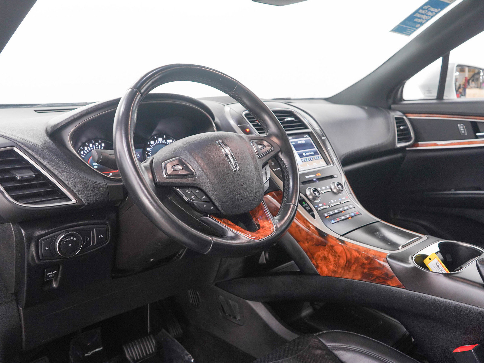 Used 2018 Lincoln MKX Reserve AWD/4WD image 26