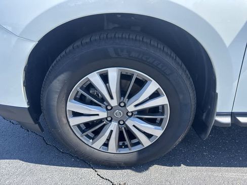 Used 2020 Nissan Pathfinder SV image 10