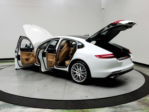 Used 2019 Porsche Panamera 4 image 12