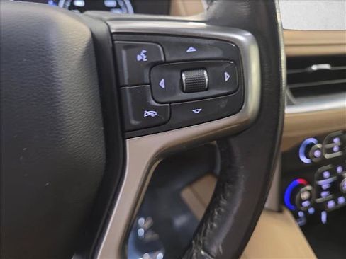 Used 2021 Chevrolet Suburban Premier w/ Premium Package AWD/4WD image 19
