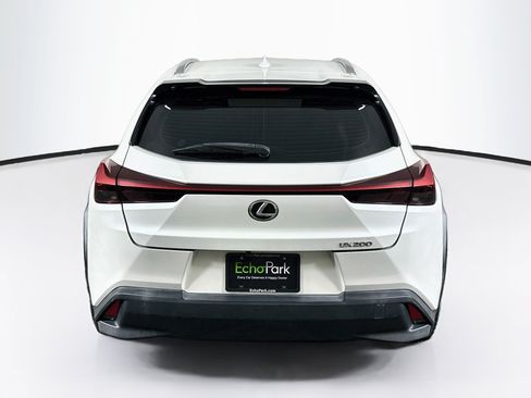 Used 2019 Lexus UX 200 w/ Premium Package FWD image 7