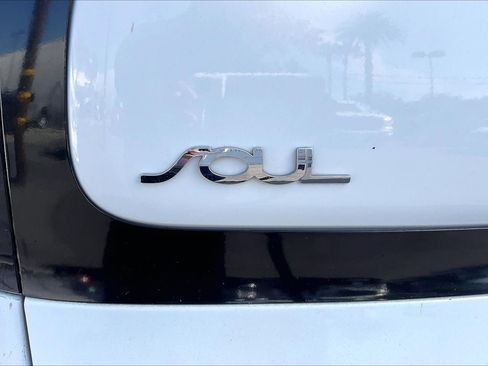 Used 2016 Kia Soul + w/ Soulful Package FWD image 8