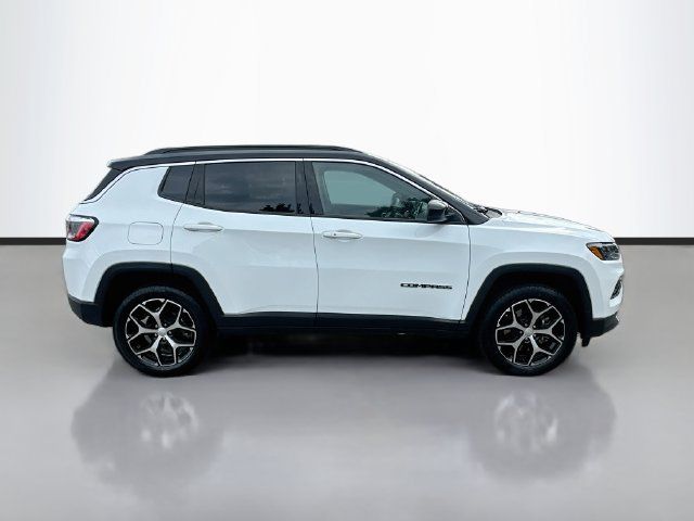 Used 2024 Jeep Compass Limited w/ Sun and Sound Group AWD/4WD image 5