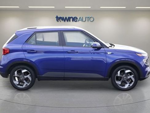 Used 2023 Hyundai Venue Limited w/ Cargo Package image 6