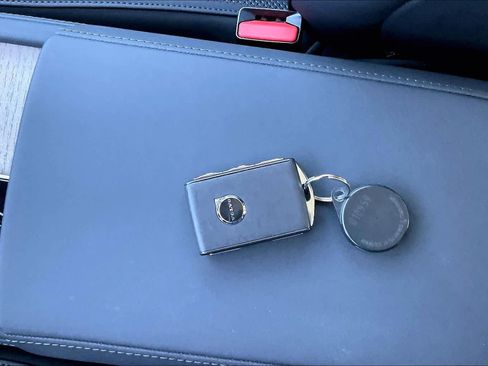 Used 2025 Volvo XC90 B5 Core w/ Protection Package Premier image 14