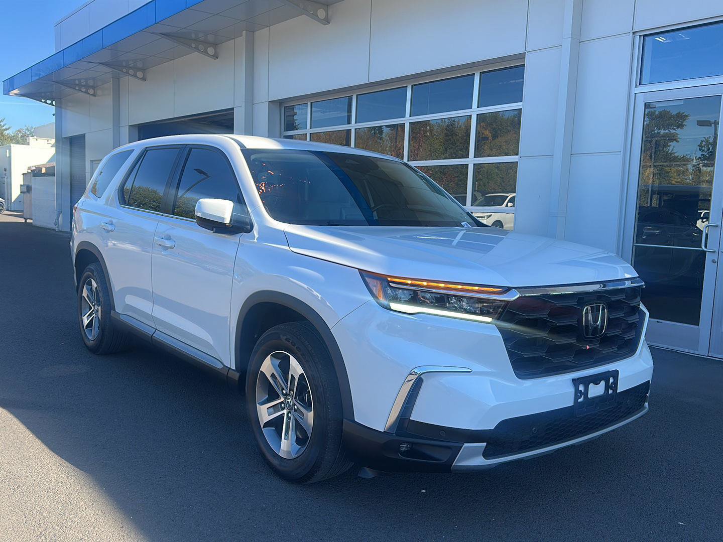 Used 2025 Honda Pilot EX-L image 4
